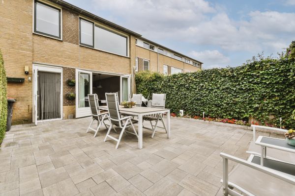 Cost of Courtyard Resurfacing in Lincoln